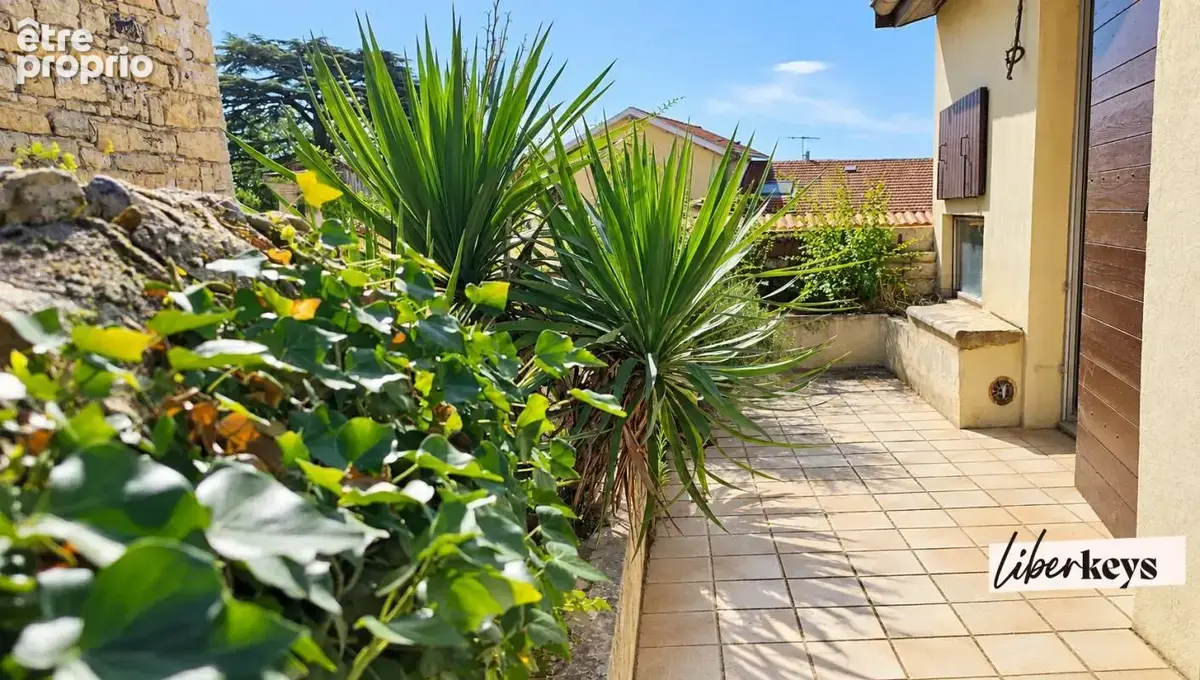 Saint-cyr-au-mont-d'or-maison d'architecte en pierre doree-230 m²-espace professionnel independant-jardin - photo 10