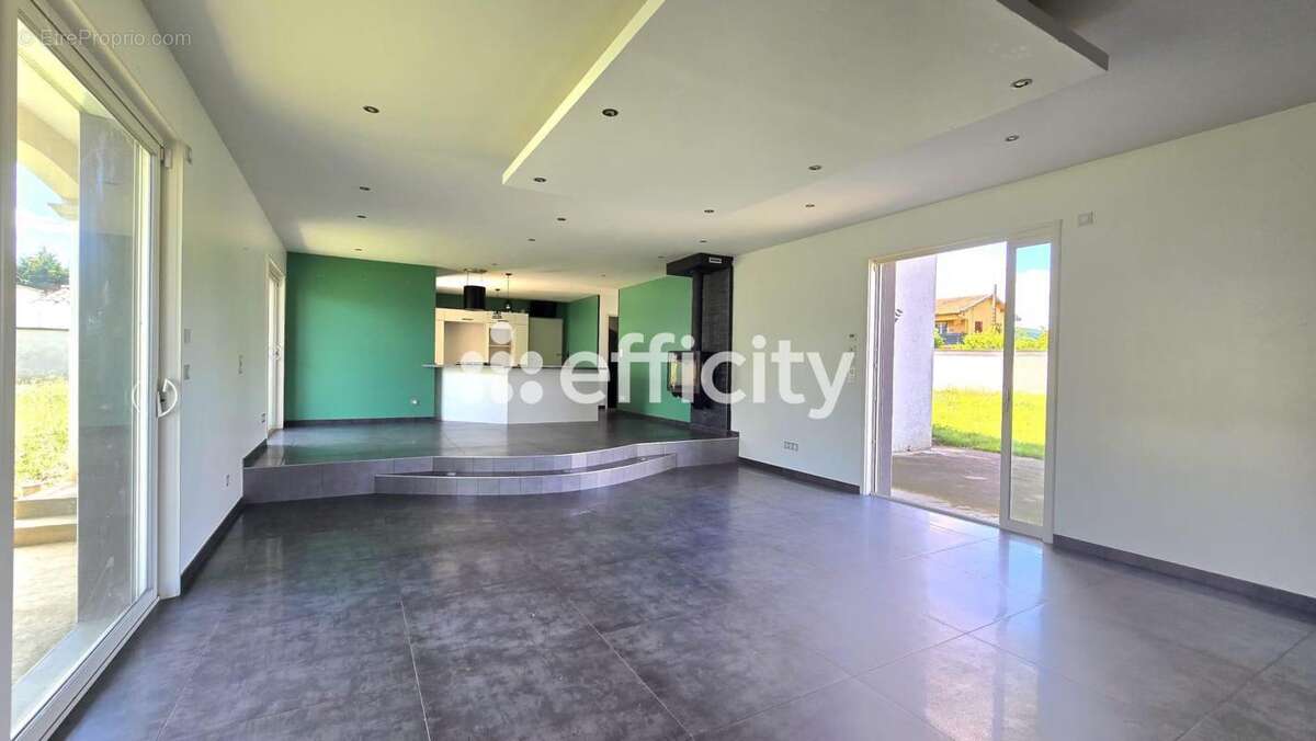 Maison 135 m² à Frontenas  - photo 4