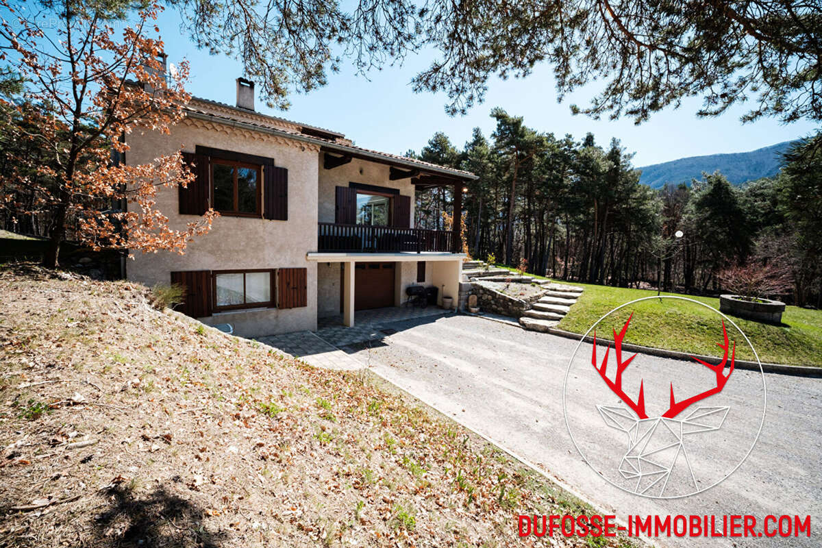 Maison traditionnelle de 6 pièces à vendre à Veynes, entourée de nature - photo 3