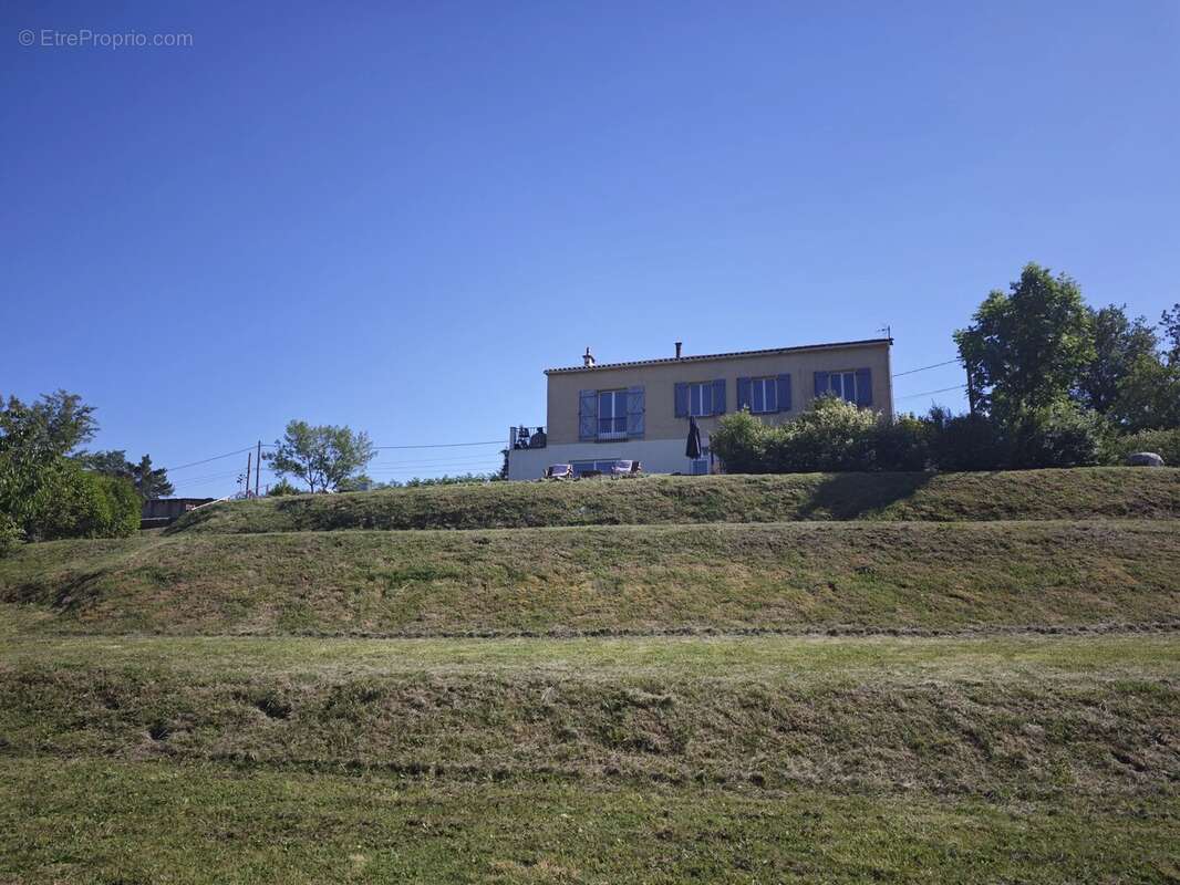 Superb maison sur un grand terrain avec vues imprenables - photo 16
