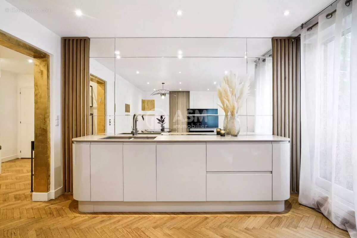 Appartement à COURBEVOIE