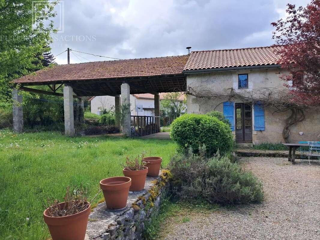 Maison à SAINT-FRONT-LA-RIVIERE