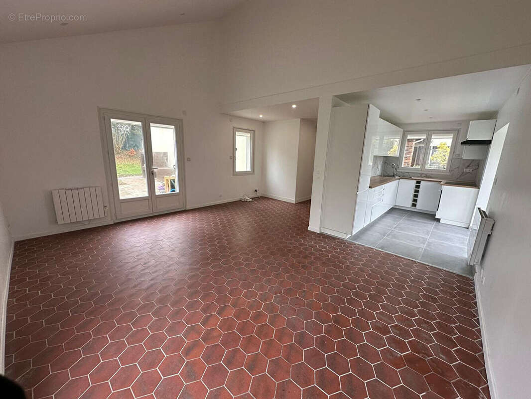 Maison à SAVIGNY-LE-TEMPLE