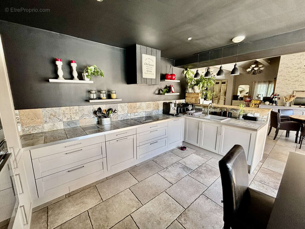 Commerce à MALAUCENE