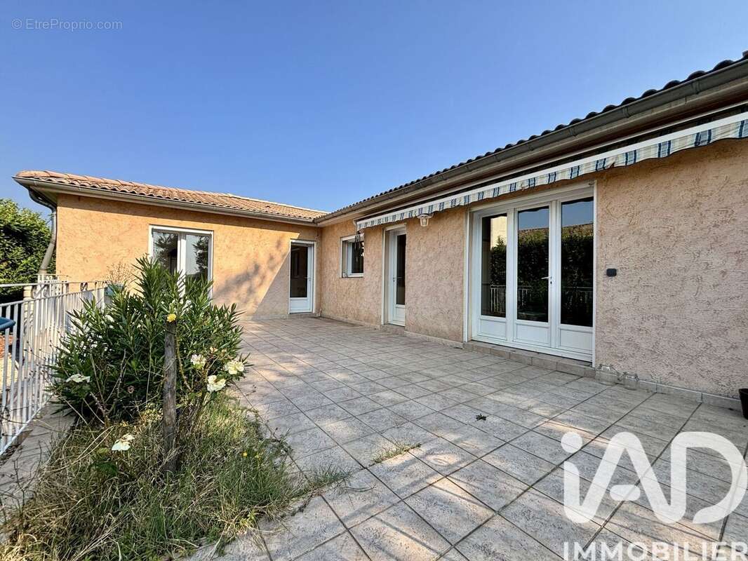 Maison 127 m² à Saint-Julien-Du-Serre  - photo 8