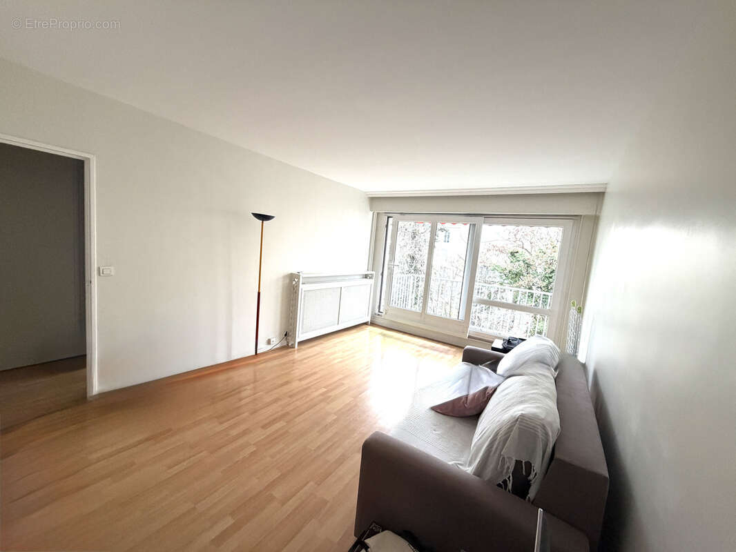 Appartement à COURBEVOIE