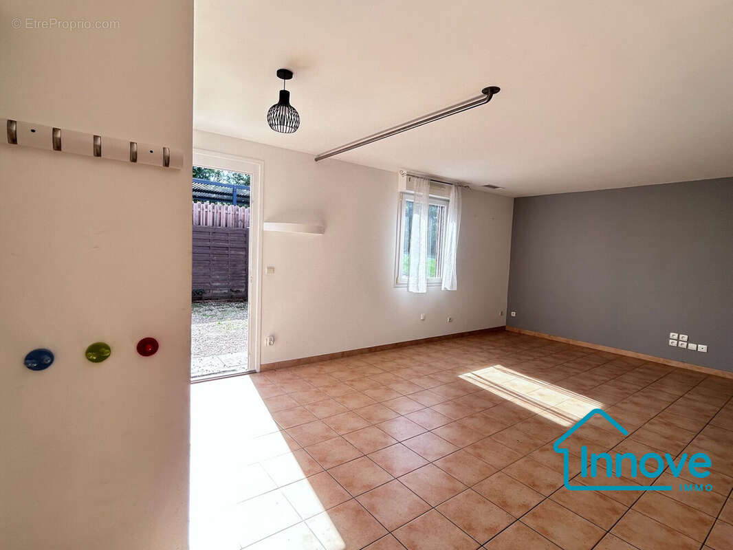 Maison à MONTBARTIER