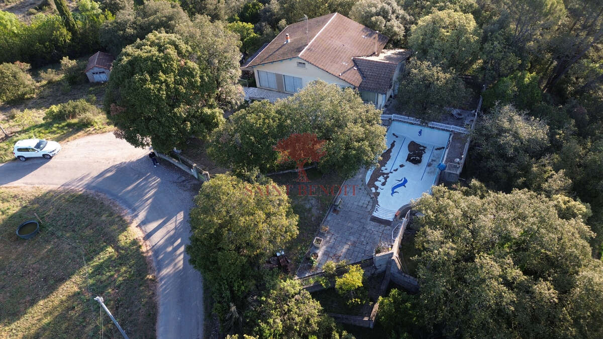 Villa de type t6 avec une piscine sur une parcelle de 5770m2 - photo 30