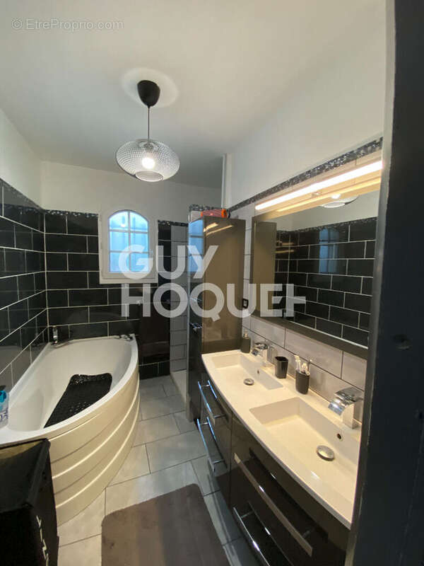 Maison à SAINT-DENIS-DE-PILE