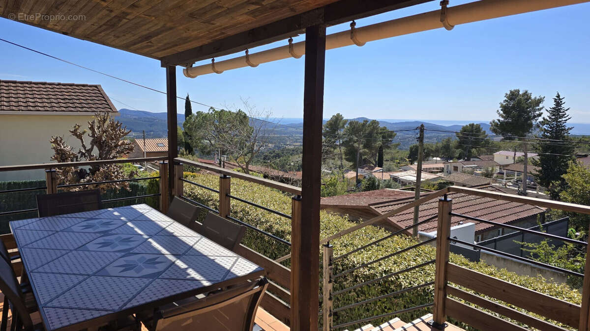 Maison à LE CASTELLET