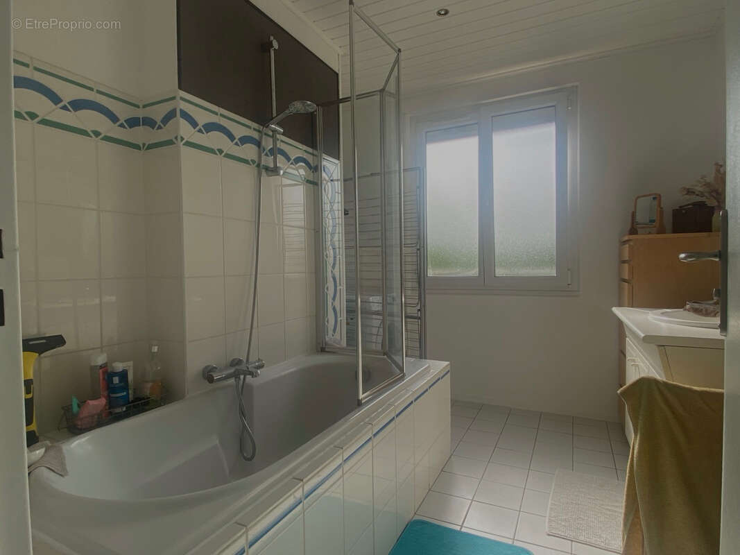 Appartement à AVIRON