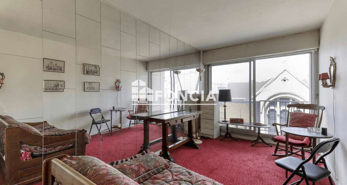 Appartement à PARIS-16E