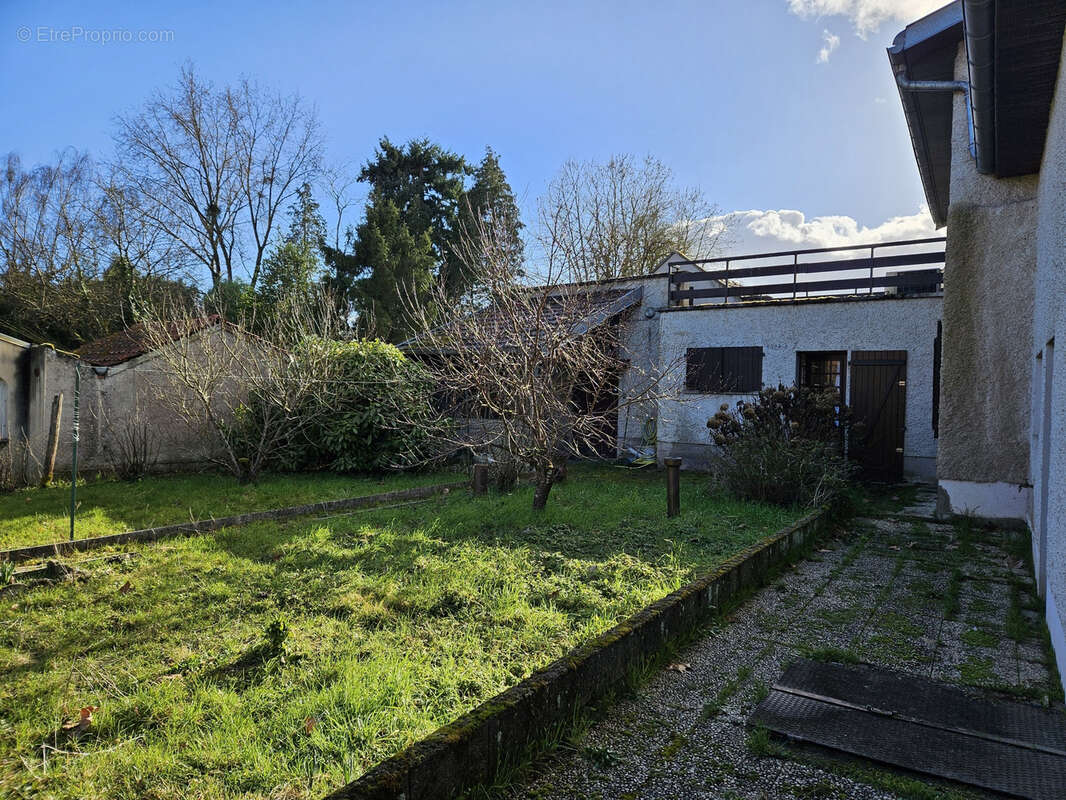 Maison à POUILLY-SUR-SAONE