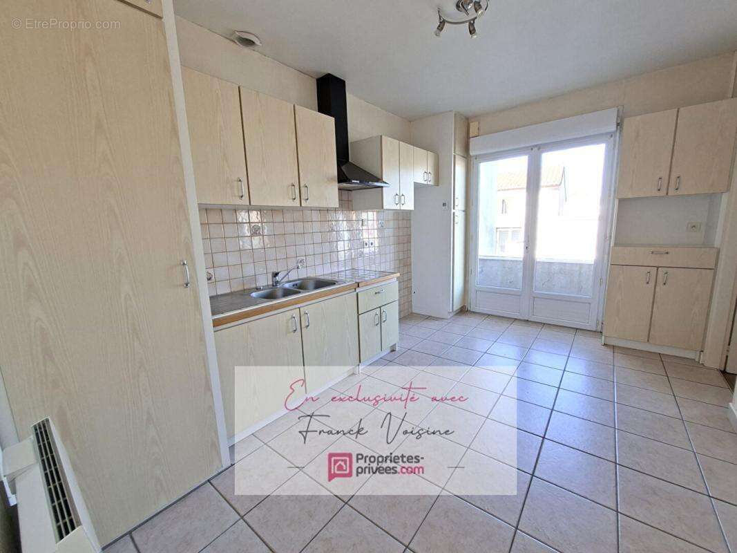A VENDRE en Exclusivité à Beaurepaire, Ensemble de 2 maisons de 126 et 50 m2 avec plusieurs dépendances et garages sur une parce - photo 4