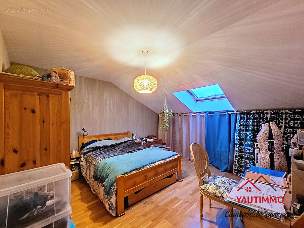 Appartement à BONNE