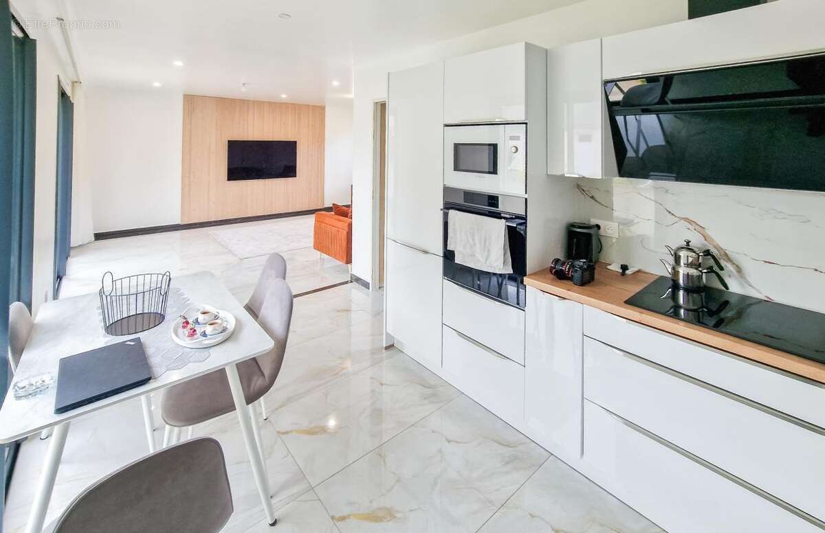 Maison à SAINT-ETIENNE-DE-MONTLUC