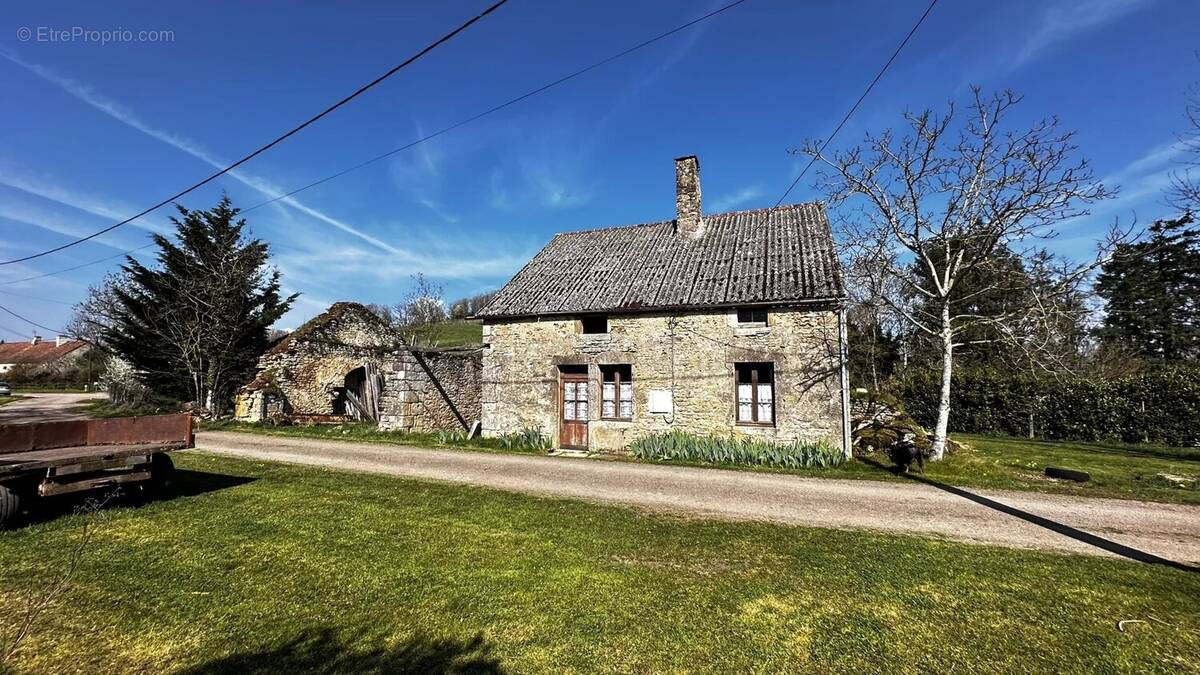 Maison à VIC-SOUS-THIL