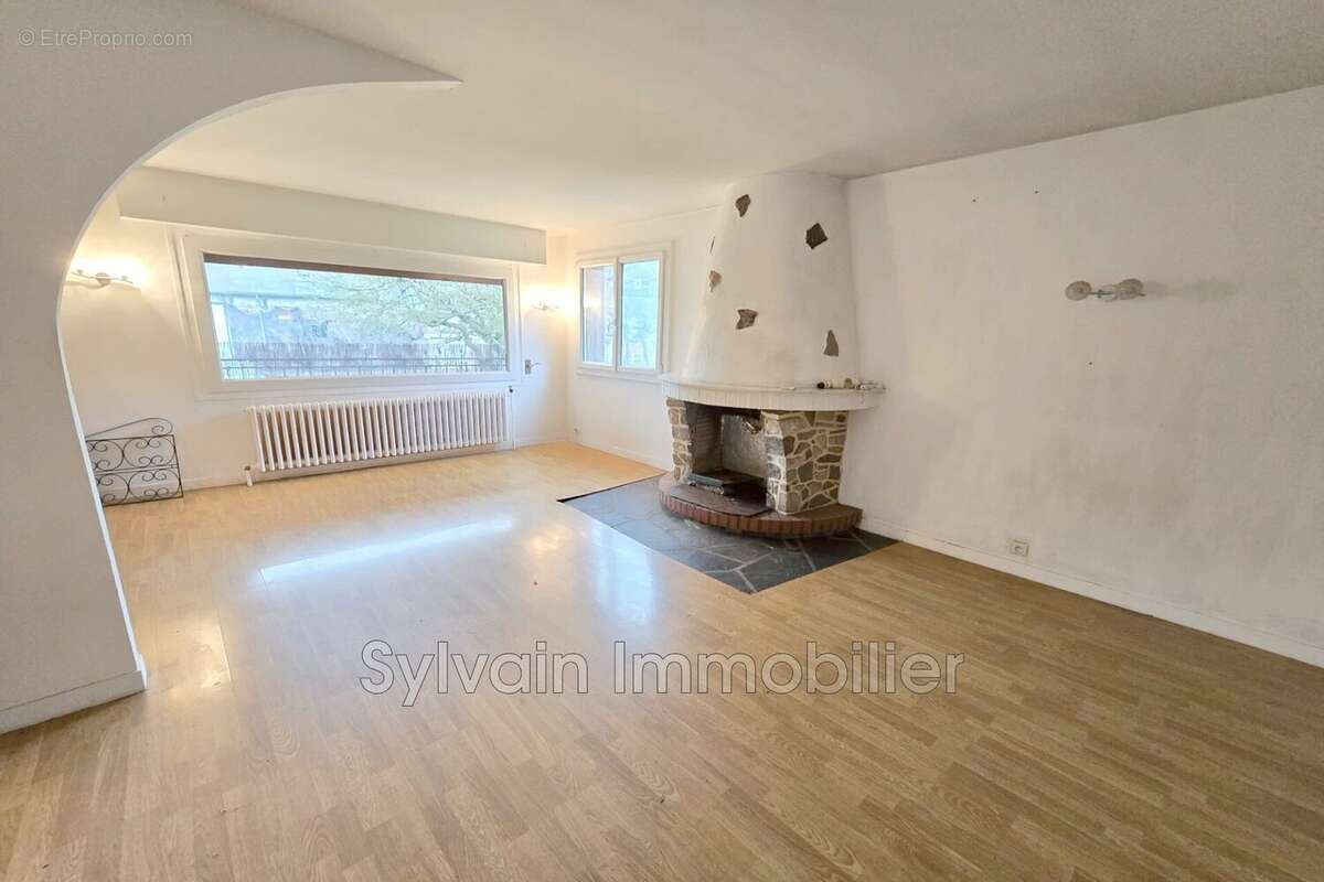 Maison à MILLY-SUR-THERAIN