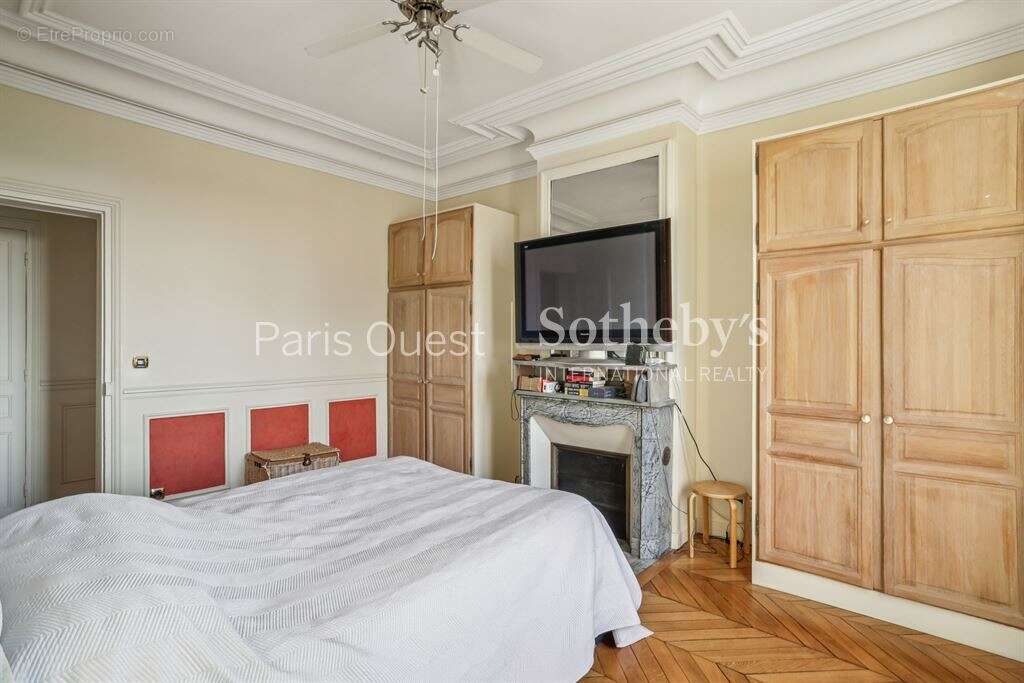Appartement à NEUILLY-SUR-SEINE