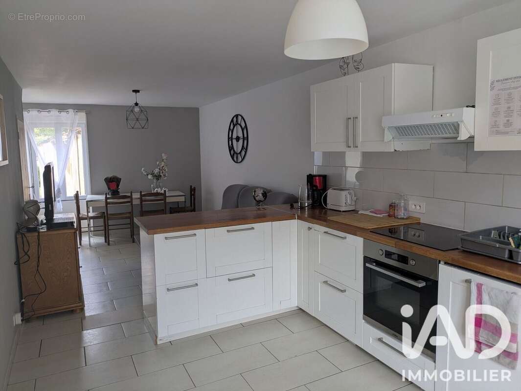Maison 96 m² à Cusset  - photo 7