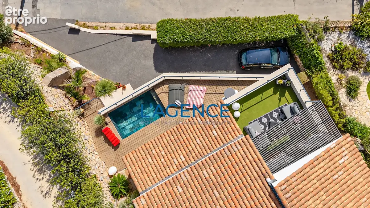 Villa d'architecte avec vue mer et piscine, en impasse au calme, avec accès à pied au centre ville de Hyères - photo 3