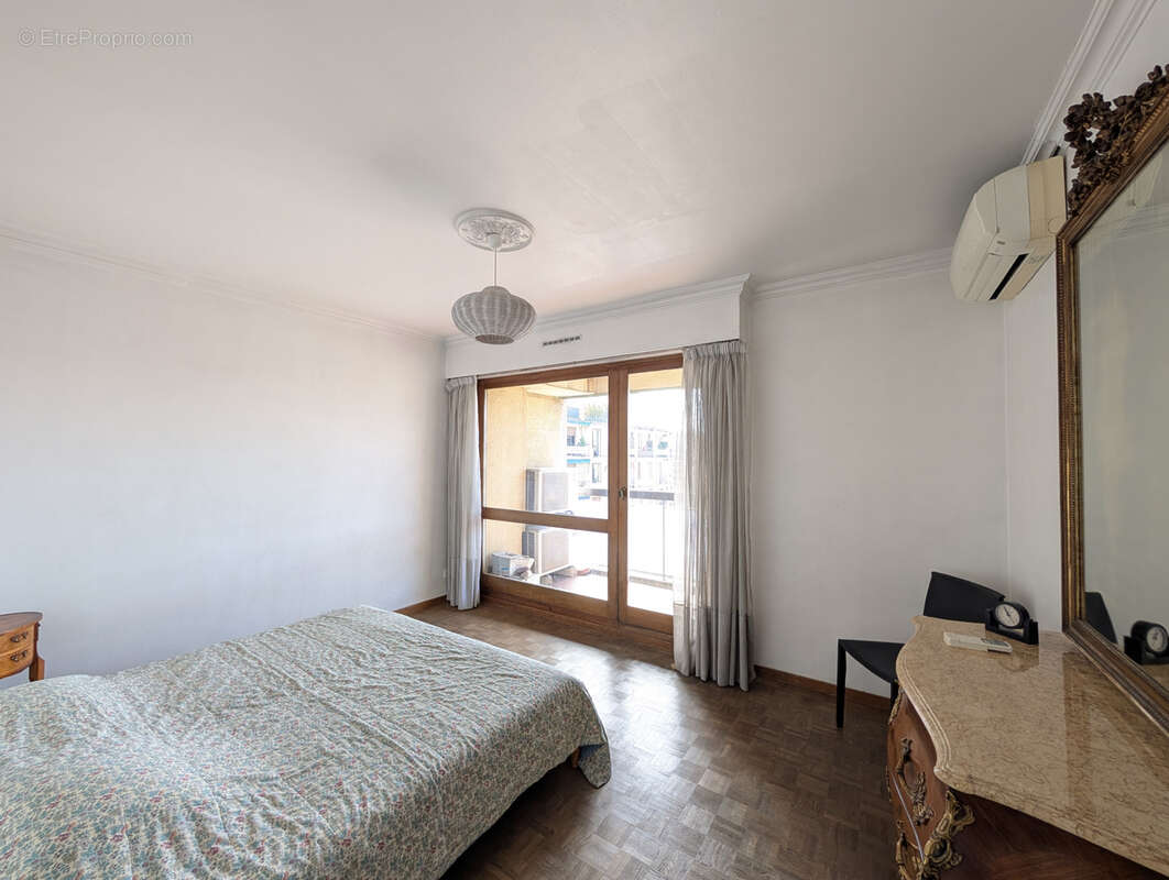 Appartement à MARSEILLE-6E