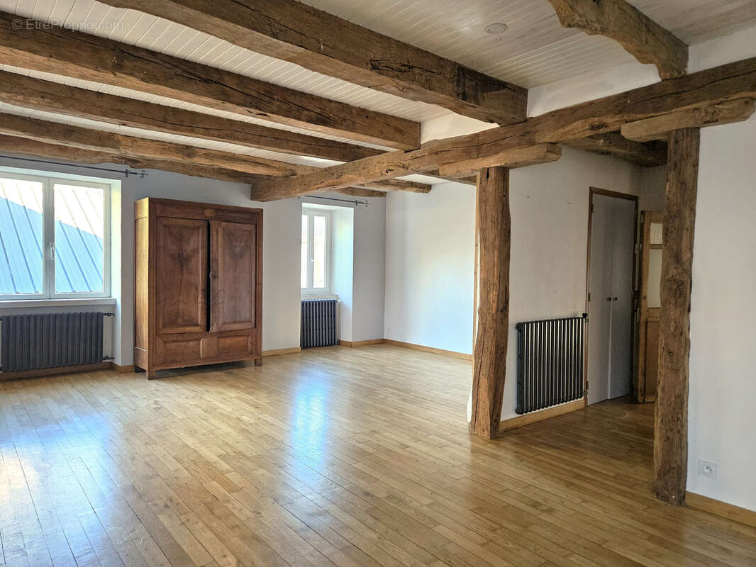 Maison rénovée avec grand jardin aménagé et garage, située dans le centre ville de Baraqueville - photo 7