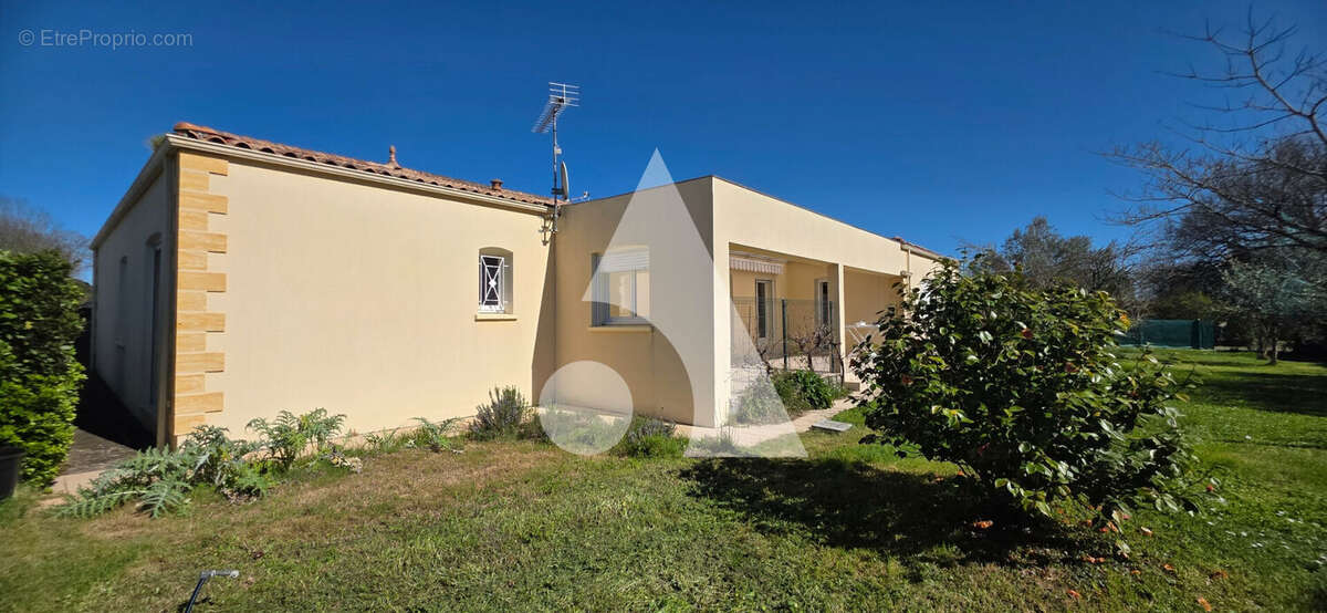 Maison à CHAILLEVETTE