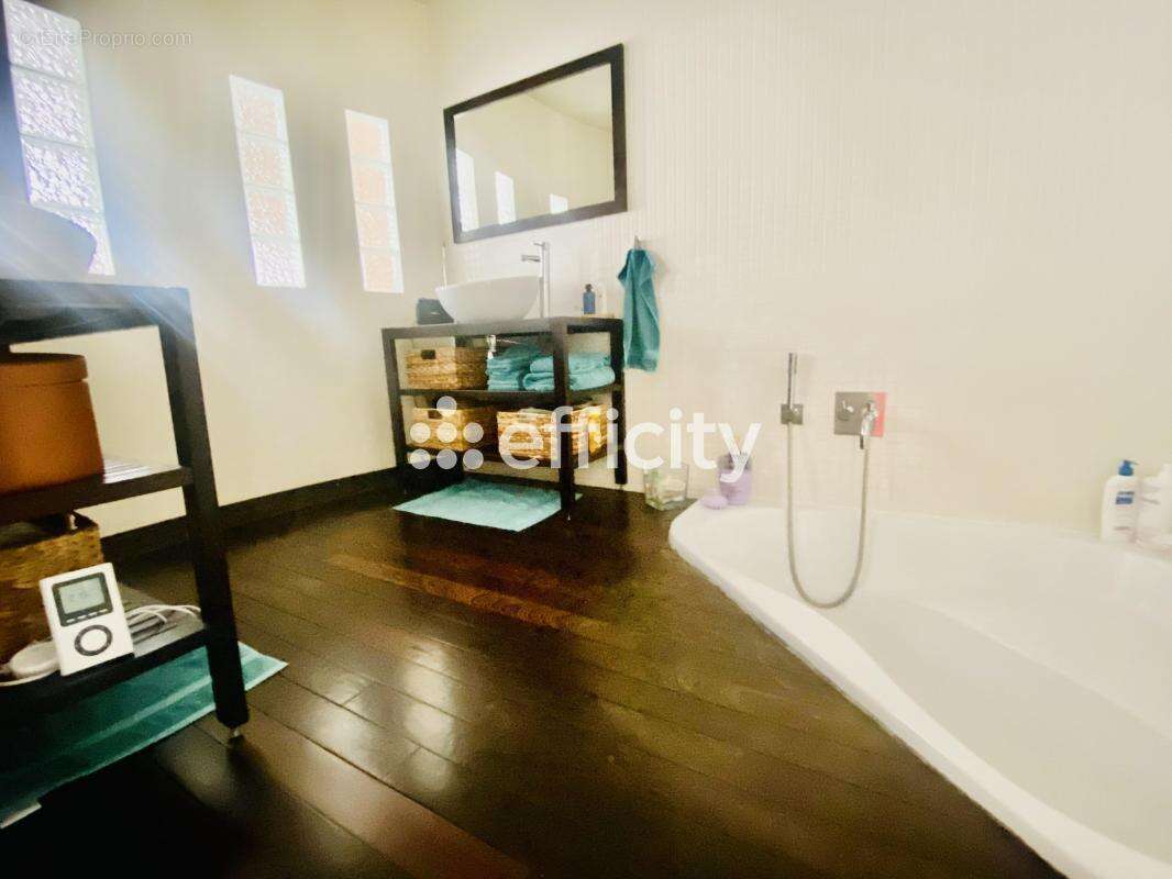 Maison à VILLEURBANNE