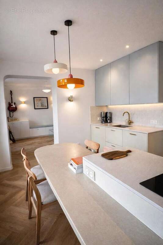 Appartement à PARIS-10E