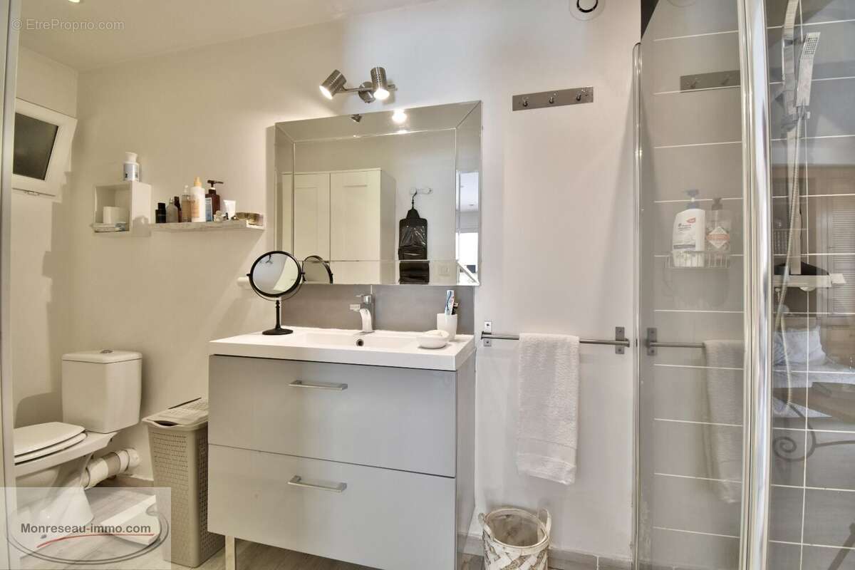 Maison à LA ROQUETTE-SUR-SIAGNE