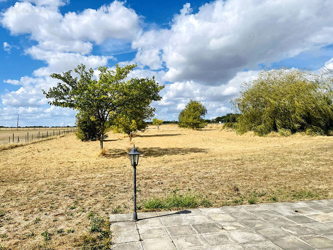Maison à CIVRAY-SUR-ESVES