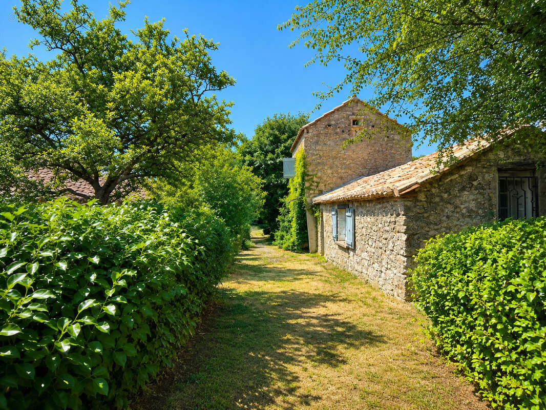 Maison à MONTAIGU-DE-QUERCY