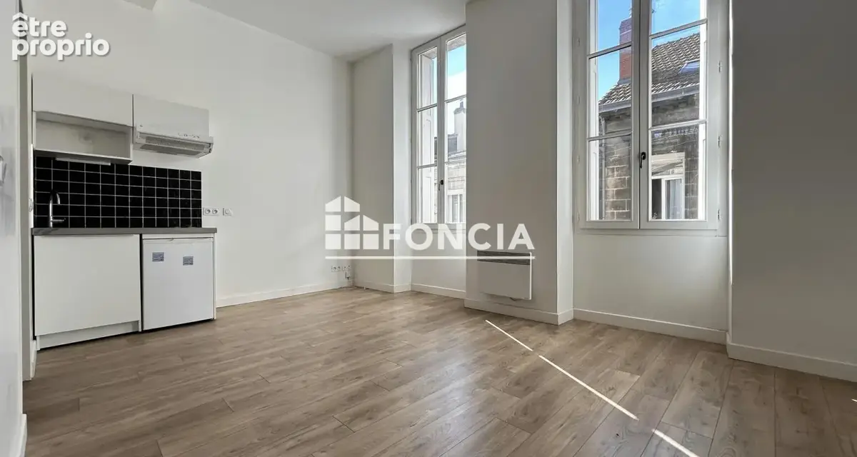 Grand studio rénové avec belle hauteur sous plafond ! - photo 2