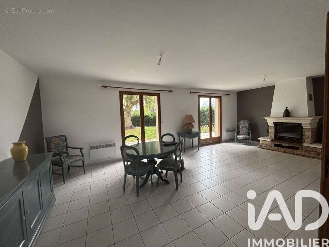 Maison 176 m² à Teloche  - photo 2