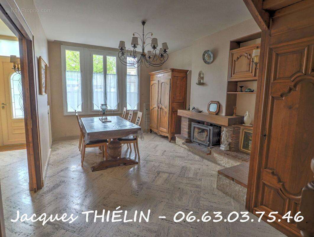 Maison à LONGUE-JUMELLES