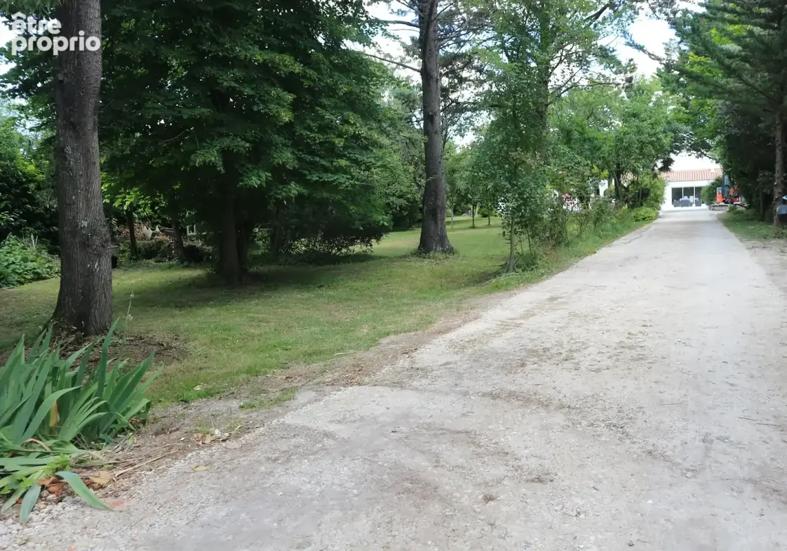 Magnifique terrain constructible, dans propriete d'exception, de 400 m2. a 10 mn de la rochelle. - photo 4