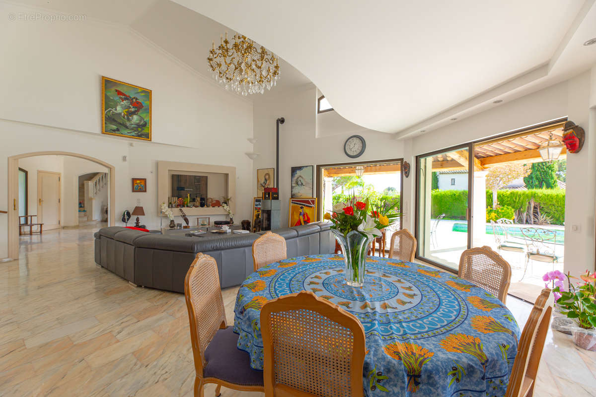 Maison à MANDELIEU-LA-NAPOULE