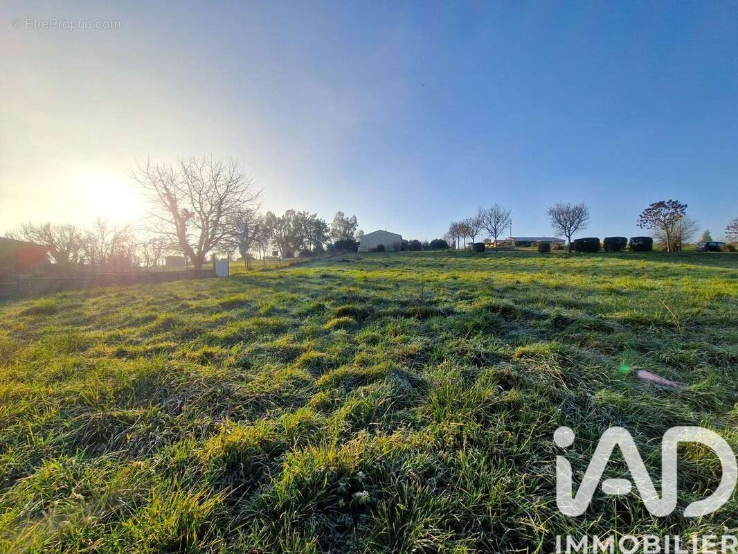 Photo 2 - Terrain à BAIGNES-SAINTE-RADEGONDE