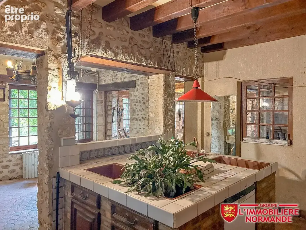 BÂTISSE FAMILIALE - 10 pièces, 5 chambres, 270m² - photo 8