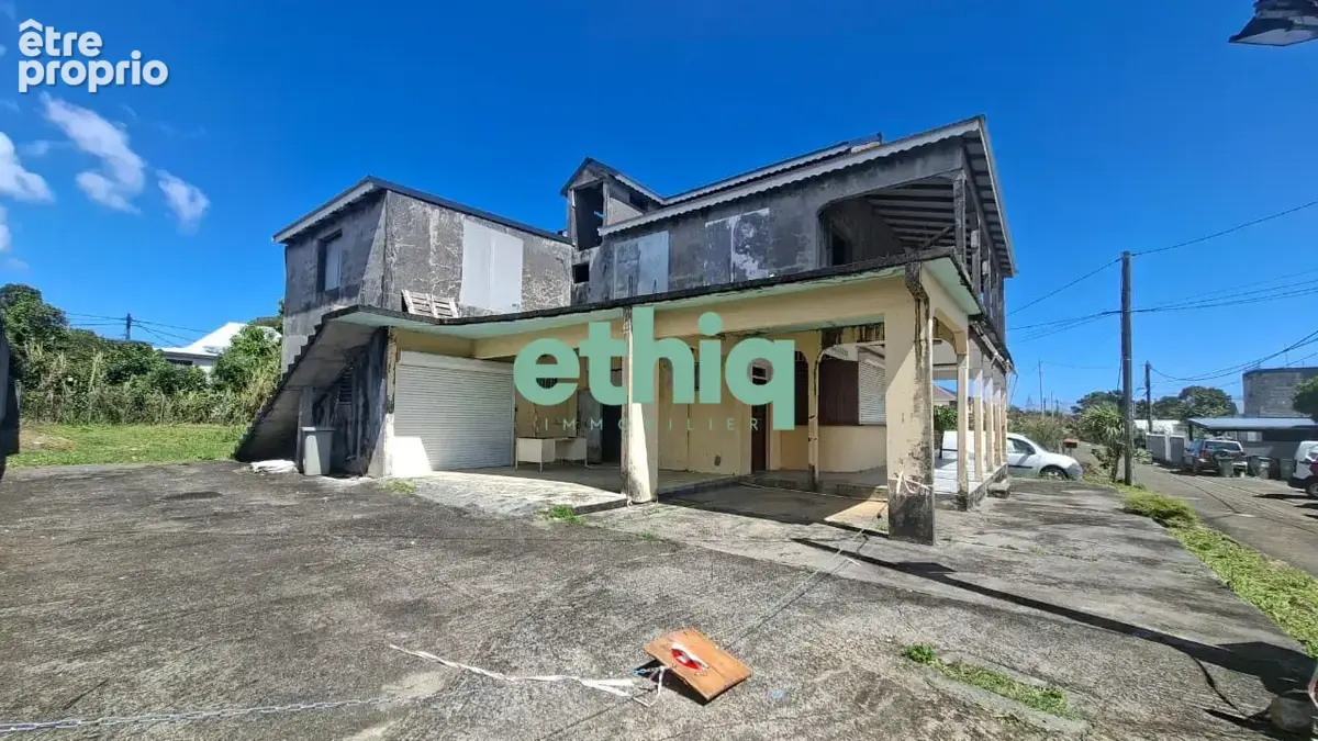 Maison 300 m² à Sainte-Rose  - photo 2
