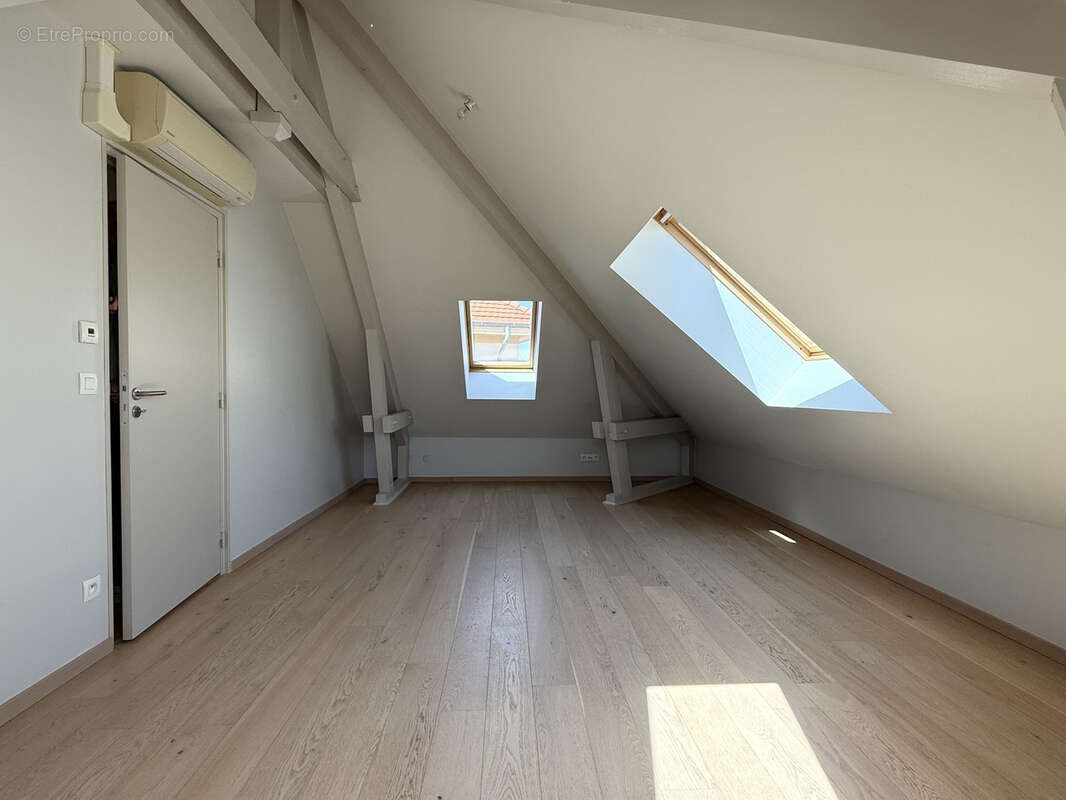 Appartement à CHATEL-SAINT-GERMAIN