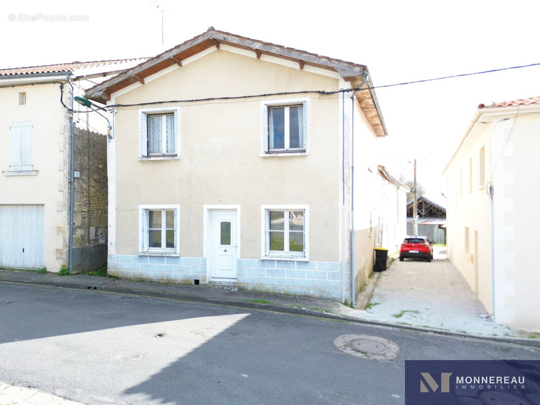 Maison à BAIGNES-SAINTE-RADEGONDE