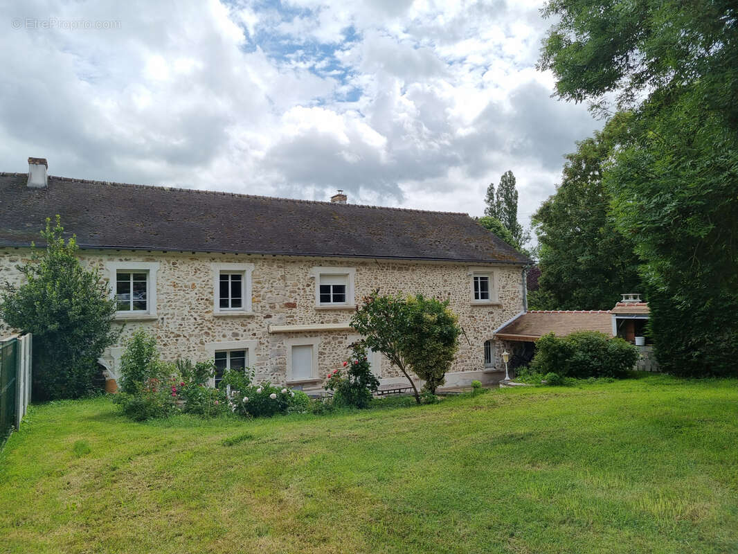 Maison à BRUYERES-LE-CHATEL