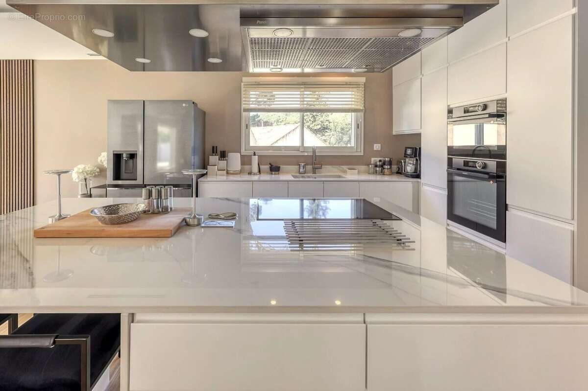 Villa contemporaine rénovée/imaginée par architecte d’intérieur – volumes exceptionnels – Janas - photo 24