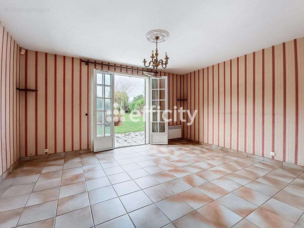 Maison à LE MESNIL-AUBRY