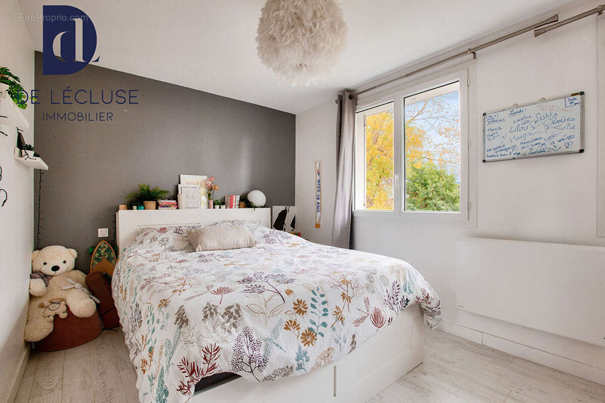 Les Loges-en-Josas  - Belle Maison  8 pièces de 130m2 avec Jardin - photo 11