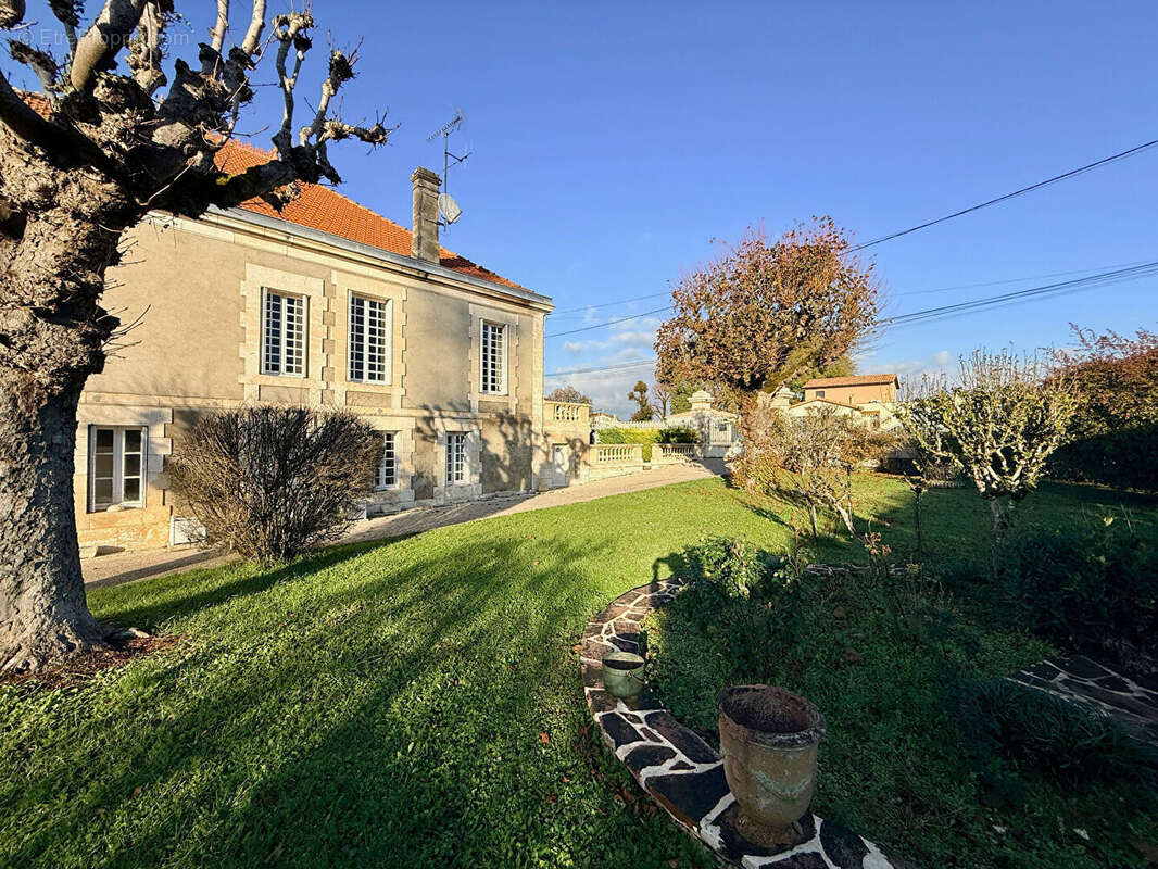 Maison à VOEUIL-ET-GIGET