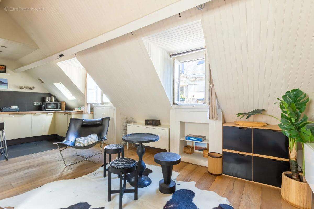Appartement à PARIS-3E