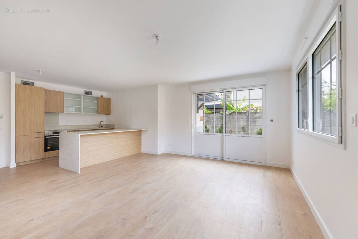 Maison à VILLENAVE-D&#039;ORNON